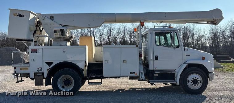 image for item EN5889 1999 Freightliner FL70 bucket truck