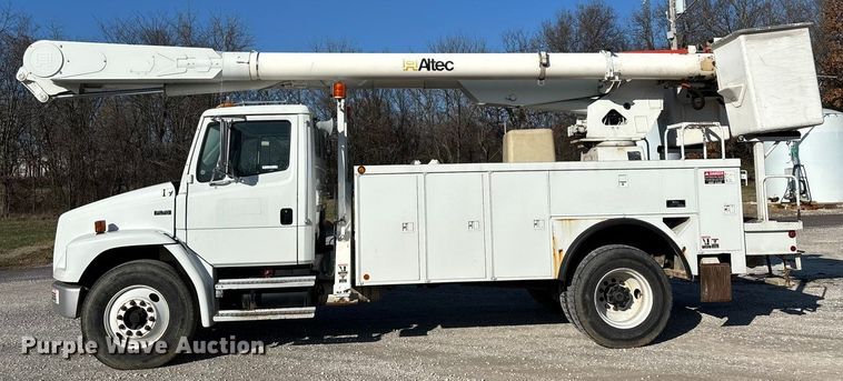 image for item EN5889 1999 Freightliner FL70 bucket truck