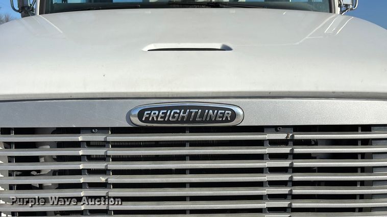 image for item EN5889 1999 Freightliner FL70 bucket truck