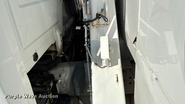 image for item EN5889 1999 Freightliner FL70 bucket truck