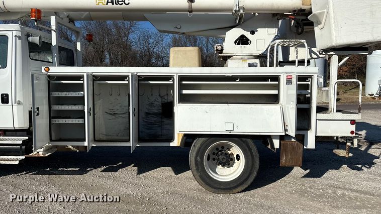 image for item EN5889 1999 Freightliner FL70 bucket truck