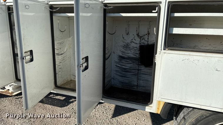 image for item EN5889 1999 Freightliner FL70 bucket truck