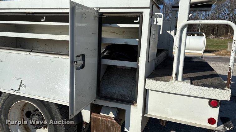 image for item EN5889 1999 Freightliner FL70 bucket truck