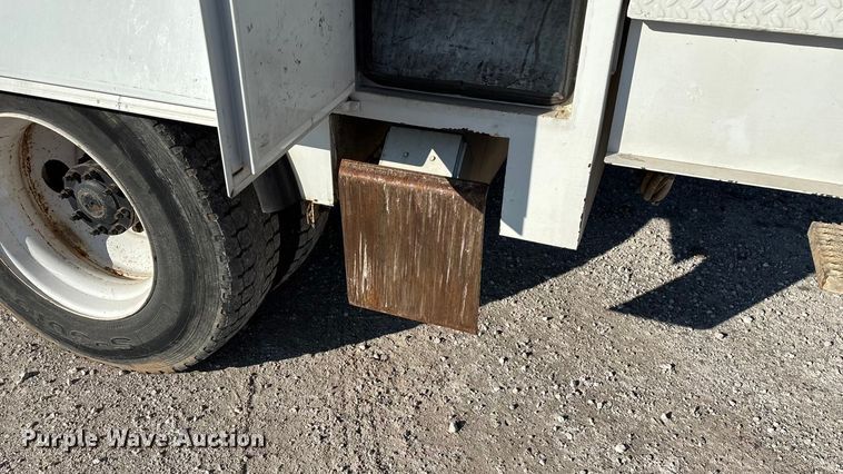 image for item EN5889 1999 Freightliner FL70 bucket truck