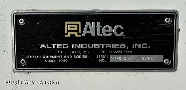 image for item EN5889 1999 Freightliner FL70 bucket truck