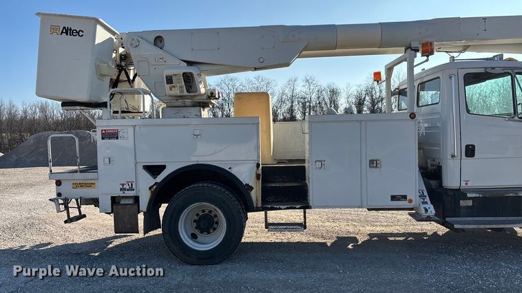 image for item EN5889 1999 Freightliner FL70 bucket truck