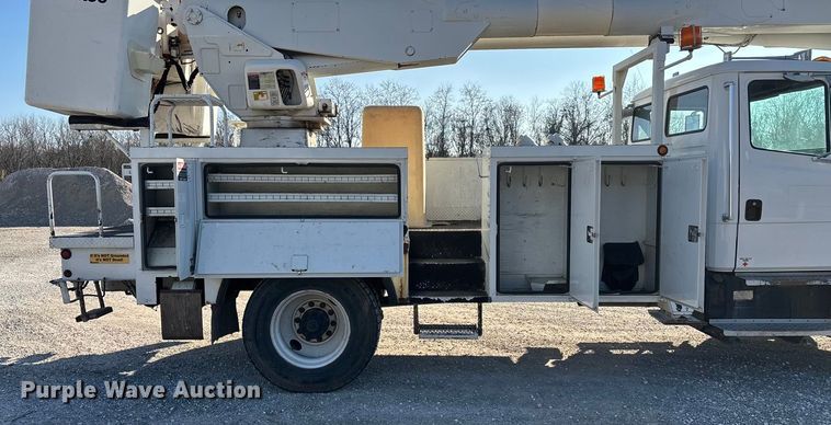 image for item EN5889 1999 Freightliner FL70 bucket truck