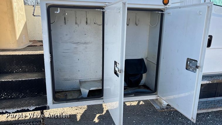 image for item EN5889 1999 Freightliner FL70 bucket truck