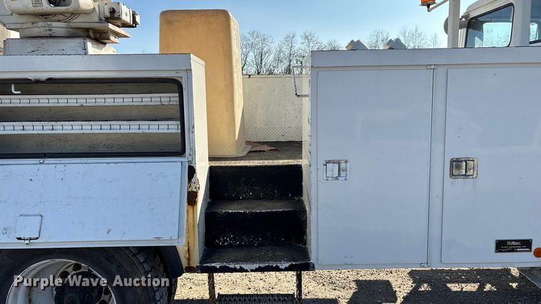 image for item EN5889 1999 Freightliner FL70 bucket truck