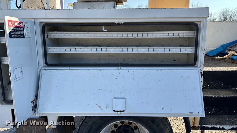 image for item EN5889 1999 Freightliner FL70 bucket truck