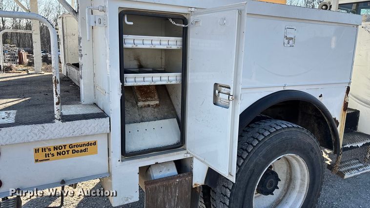 image for item EN5889 1999 Freightliner FL70 bucket truck