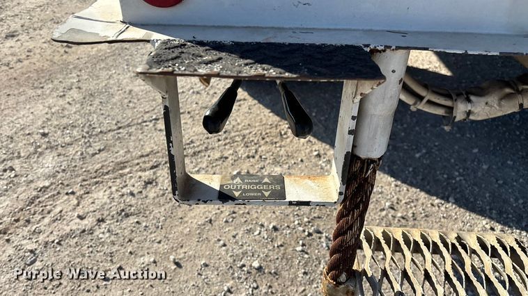 image for item EN5889 1999 Freightliner FL70 bucket truck