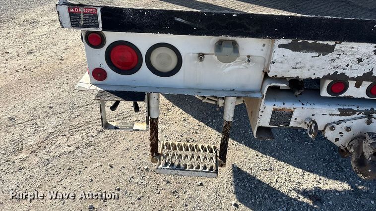 image for item EN5889 1999 Freightliner FL70 bucket truck