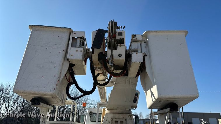 image for item EN5889 1999 Freightliner FL70 bucket truck