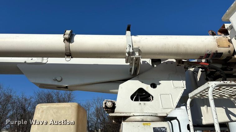 image for item EN5889 1999 Freightliner FL70 bucket truck
