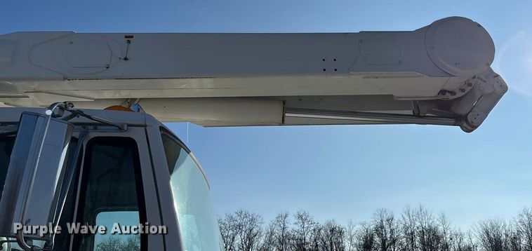 image for item EN5889 1999 Freightliner FL70 bucket truck