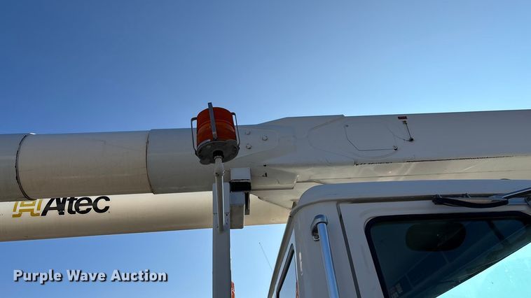 image for item EN5889 1999 Freightliner FL70 bucket truck