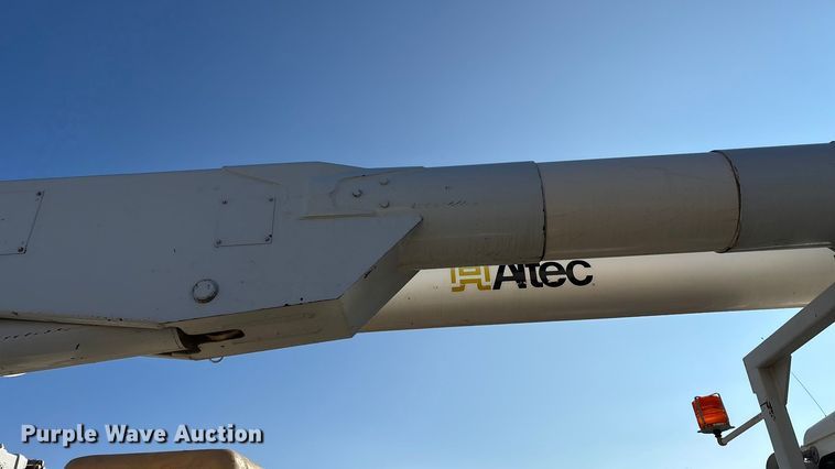 image for item EN5889 1999 Freightliner FL70 bucket truck