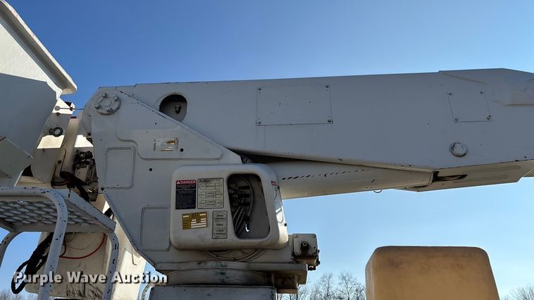 image for item EN5889 1999 Freightliner FL70 bucket truck