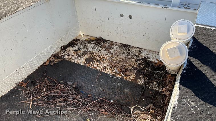 image for item EN5889 1999 Freightliner FL70 bucket truck