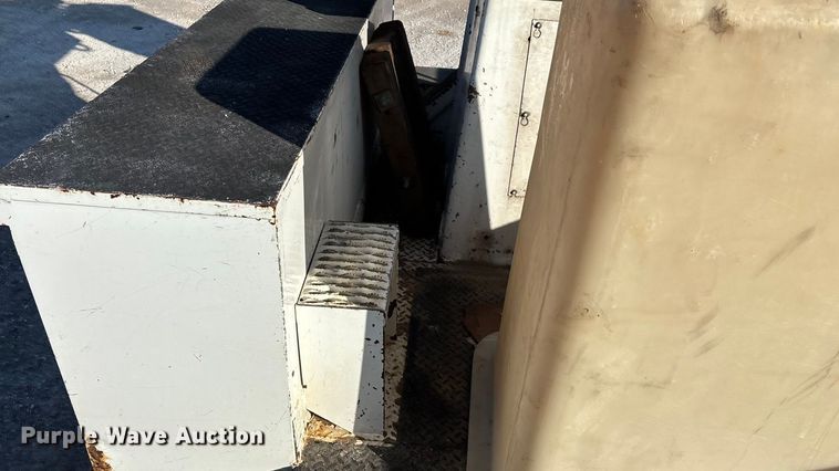 image for item EN5889 1999 Freightliner FL70 bucket truck