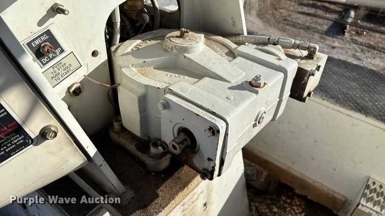 image for item EN5889 1999 Freightliner FL70 bucket truck