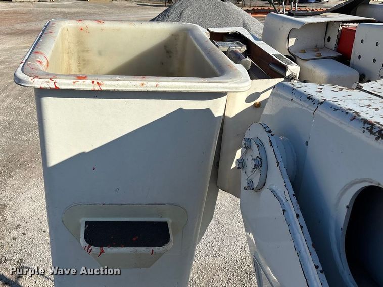 image for item EN5889 1999 Freightliner FL70 bucket truck