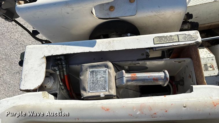image for item EN5889 1999 Freightliner FL70 bucket truck