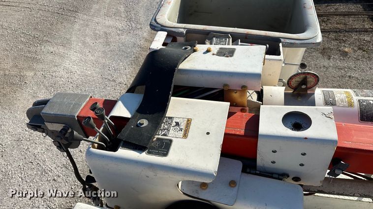 image for item EN5889 1999 Freightliner FL70 bucket truck