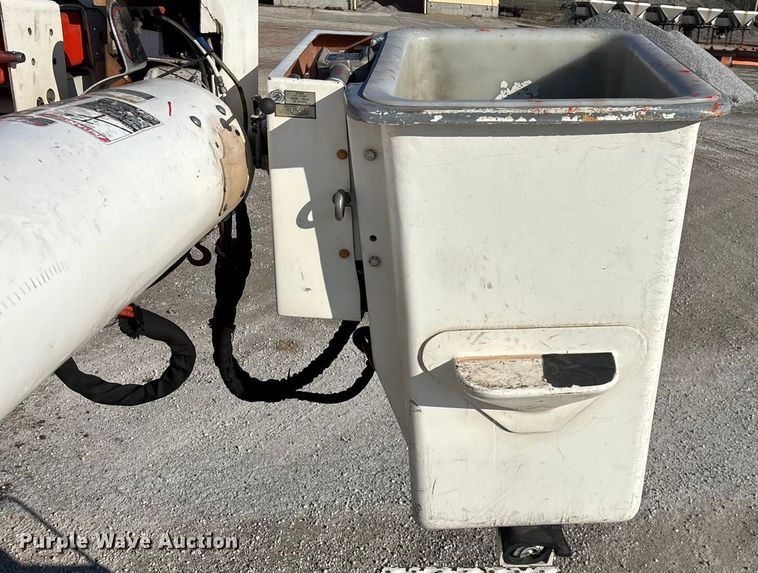 image for item EN5889 1999 Freightliner FL70 bucket truck