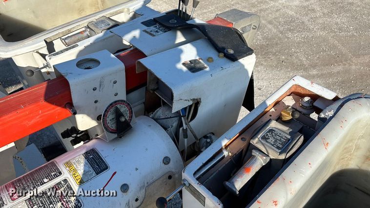 image for item EN5889 1999 Freightliner FL70 bucket truck