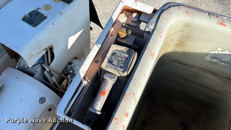 image for item EN5889 1999 Freightliner FL70 bucket truck