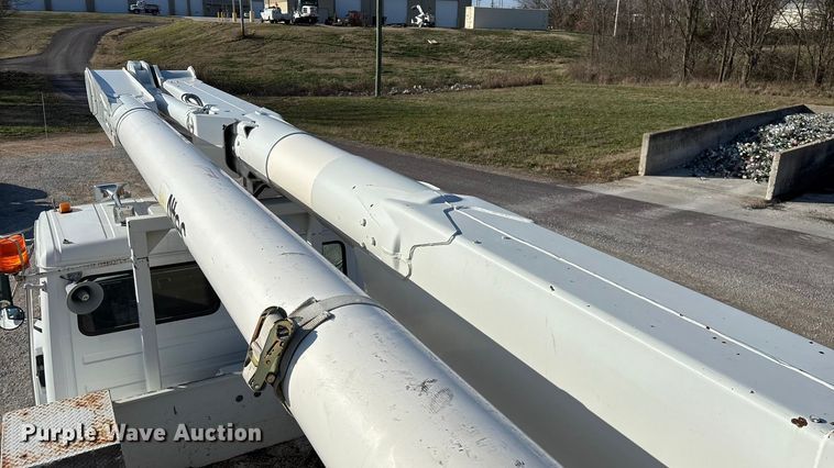 image for item EN5889 1999 Freightliner FL70 bucket truck