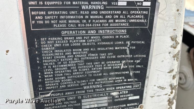 image for item EN5889 1999 Freightliner FL70 bucket truck