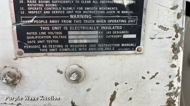 image for item EN5889 1999 Freightliner FL70 bucket truck