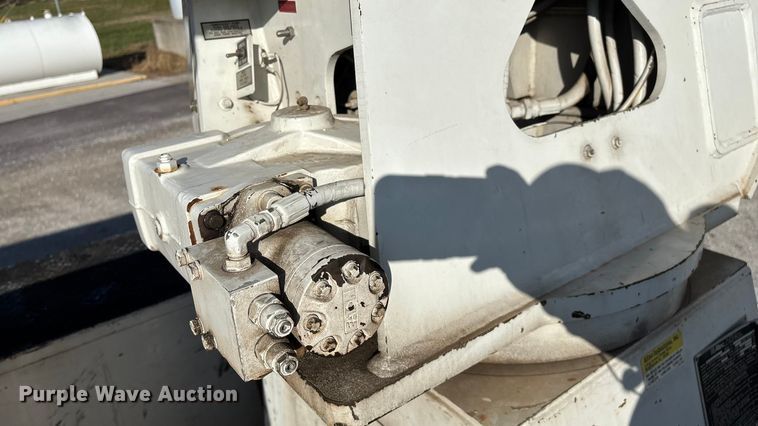 image for item EN5889 1999 Freightliner FL70 bucket truck
