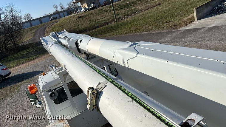 image for item EN5889 1999 Freightliner FL70 bucket truck