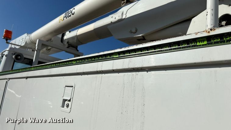 image for item EN5889 1999 Freightliner FL70 bucket truck