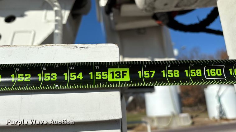 image for item EN5889 1999 Freightliner FL70 bucket truck