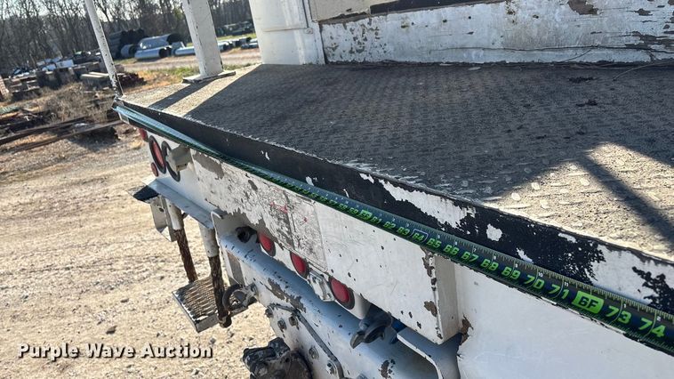 image for item EN5889 1999 Freightliner FL70 bucket truck