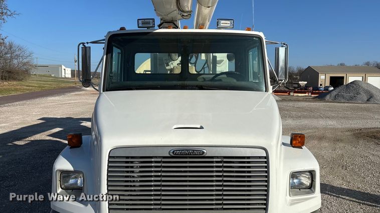 image for item EN5889 1999 Freightliner FL70 bucket truck