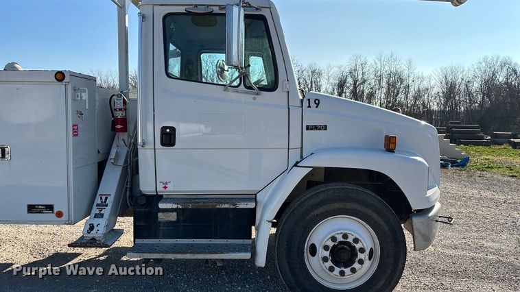 image for item EN5889 1999 Freightliner FL70 bucket truck