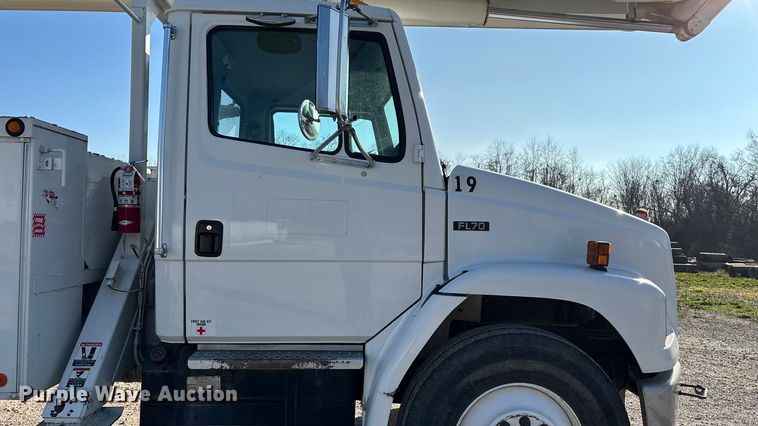 image for item EN5889 1999 Freightliner FL70 bucket truck