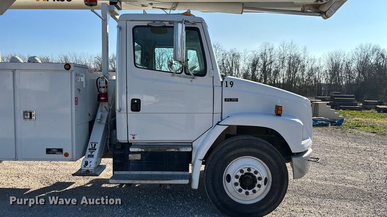 image for item EN5889 1999 Freightliner FL70 bucket truck