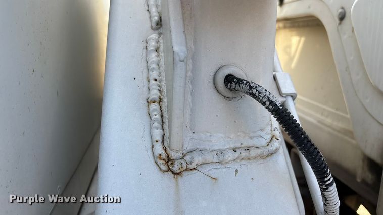 image for item EN5889 1999 Freightliner FL70 bucket truck