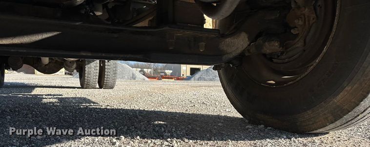 image for item EN5889 1999 Freightliner FL70 bucket truck