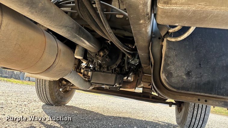 image for item EN5889 1999 Freightliner FL70 bucket truck