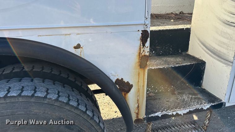 image for item EN5889 1999 Freightliner FL70 bucket truck