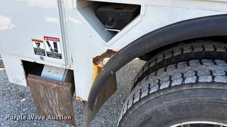 image for item EN5889 1999 Freightliner FL70 bucket truck