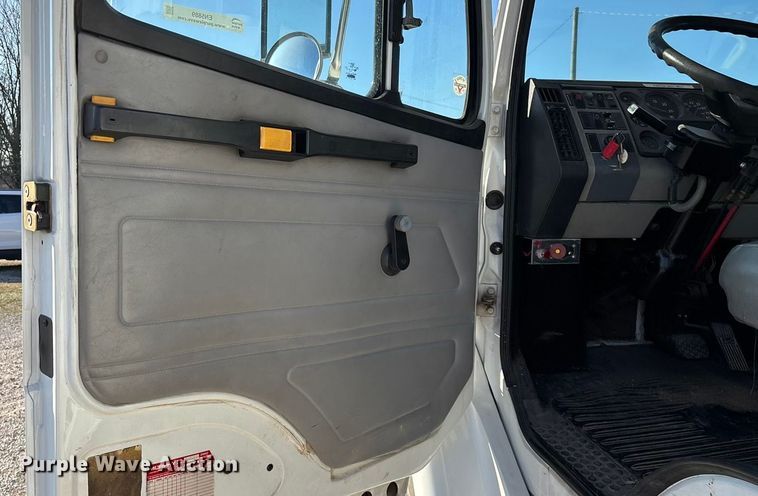 image for item EN5889 1999 Freightliner FL70 bucket truck